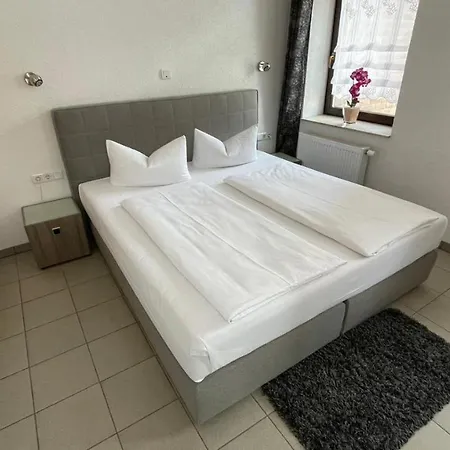 イン Avenue Gaestehaus *