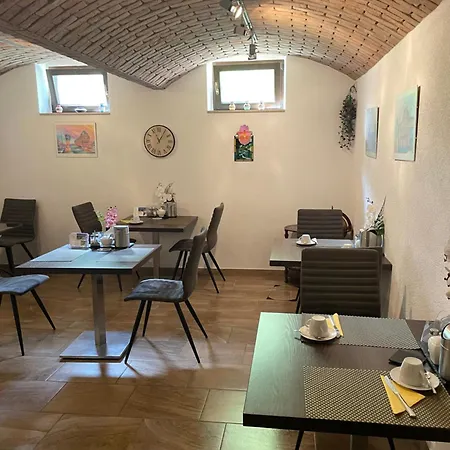 Avenue Gaestehaus אורחן *