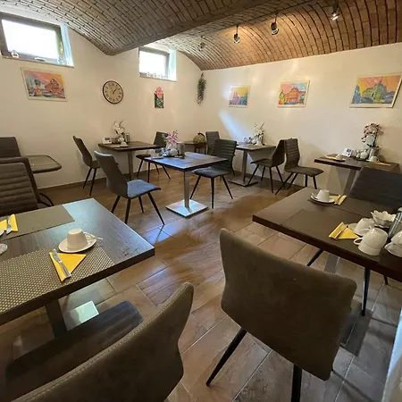 Avenue Gaestehaus אורחן קמניץ