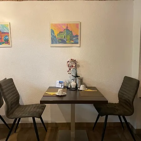 אורחן Avenue Gaestehaus *
