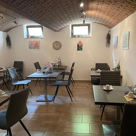 Avenue Gaestehaus קמניץ
